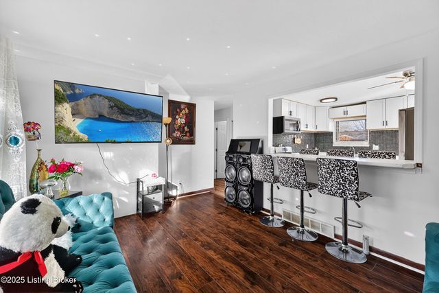 7019 Ashby Ln Ln, Louisville, KY 40272