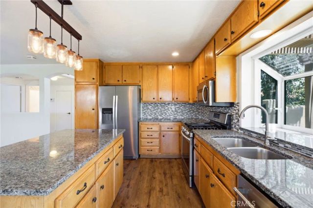 886 OAKLAND HILLS, Banning, CA 92220