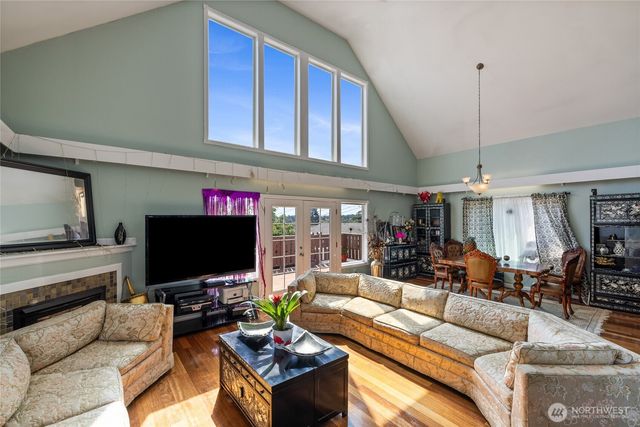 3565 E M Street, Tacoma, WA 98404
