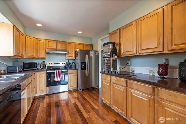 3565 E M Street, Tacoma, WA 98404