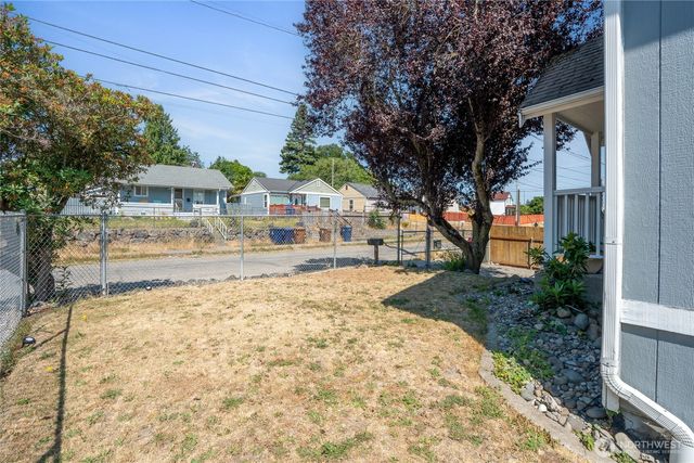3565 E M Street, Tacoma, WA 98404