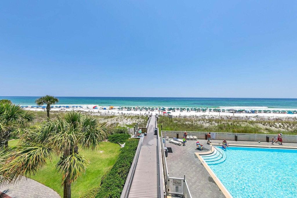 Image 4 of property listing at 590 Santa Rosa Boulevard 103, Fort Walton Beach, FL 32548