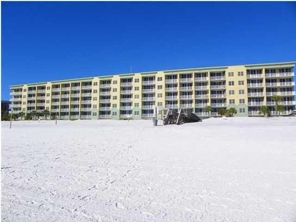Image 5 of property listing at 590 Santa Rosa Boulevard 103, Fort Walton Beach, FL 32548