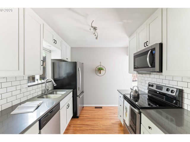 17585 Nw SHOREWOOD Dr, Beaverton, OR 97006