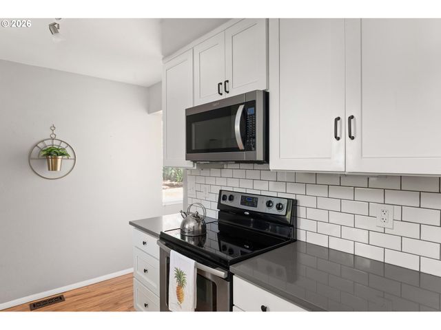 17585 Nw SHOREWOOD Dr, Beaverton, OR 97006