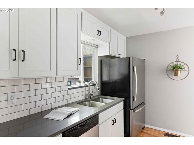 17585 Nw SHOREWOOD Dr, Beaverton, OR 97006