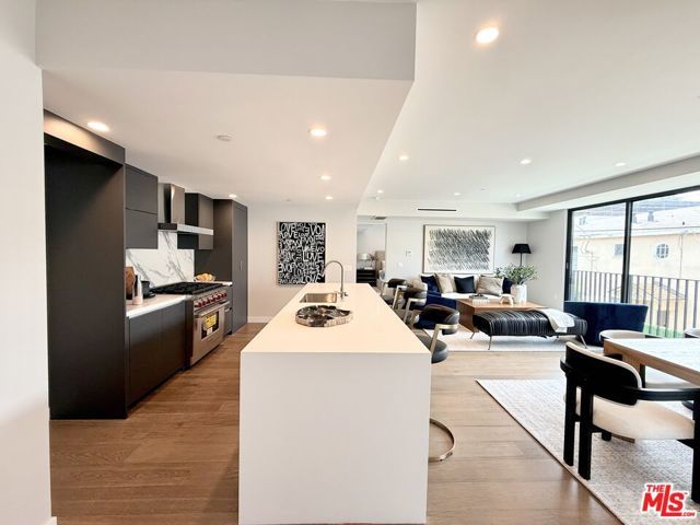 1017 N Croft Avenue 203, Los Angeles, CA 90069