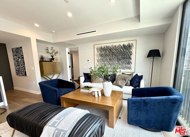 1017 N Croft Avenue 203, Los Angeles, CA 90069