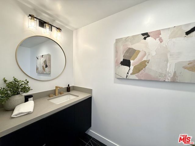 1017 N Croft Avenue 203, Los Angeles, CA 90069