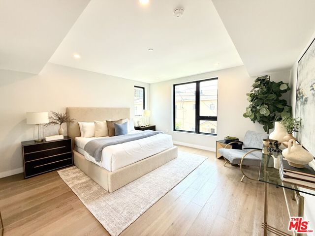 1017 N Croft Avenue 203, Los Angeles, CA 90069