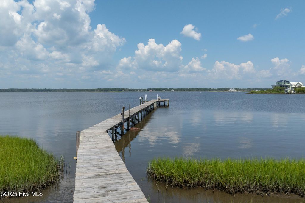 Image 11 of property listing at 625 New River Inlet Road, N Topsail Beach, NC 28460