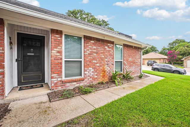 5508 Timber Green Drive, Arlington, TX 76016