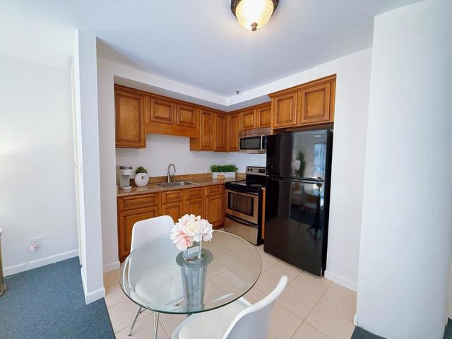 324 Catalpa Street 206, San Mateo, CA 94401