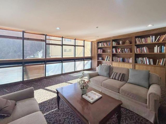 324 Catalpa Street 206, San Mateo, CA 94401