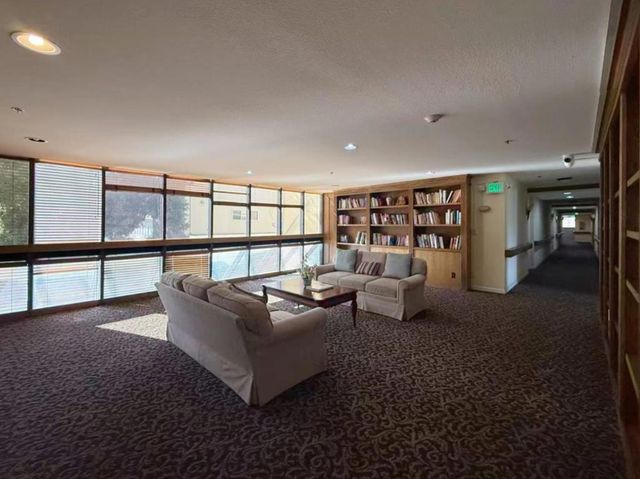 324 Catalpa Street 206, San Mateo, CA 94401