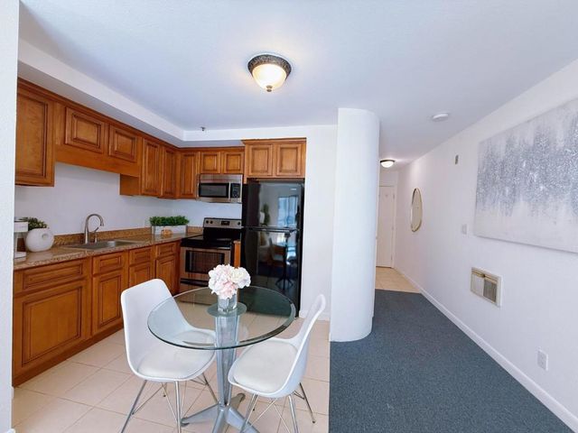 324 Catalpa Street 206, San Mateo, CA 94401