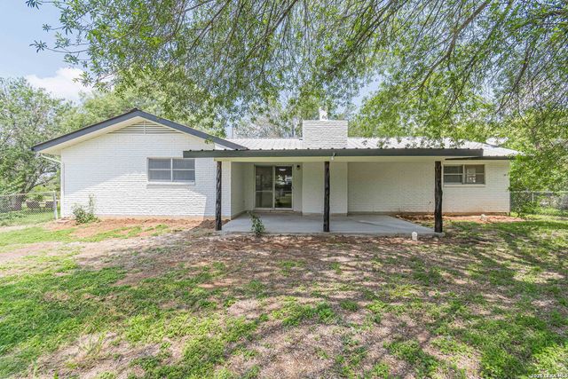 506 Magnolia, Jourdanton, TX 78026
