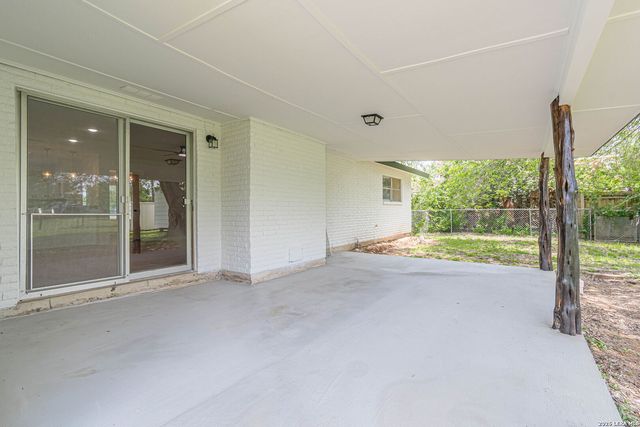 506 Magnolia, Jourdanton, TX 78026