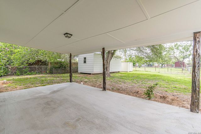 506 Magnolia, Jourdanton, TX 78026