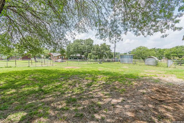 506 Magnolia, Jourdanton, TX 78026