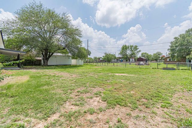 506 Magnolia, Jourdanton, TX 78026