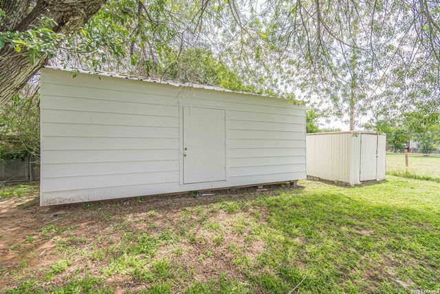 506 Magnolia, Jourdanton, TX 78026