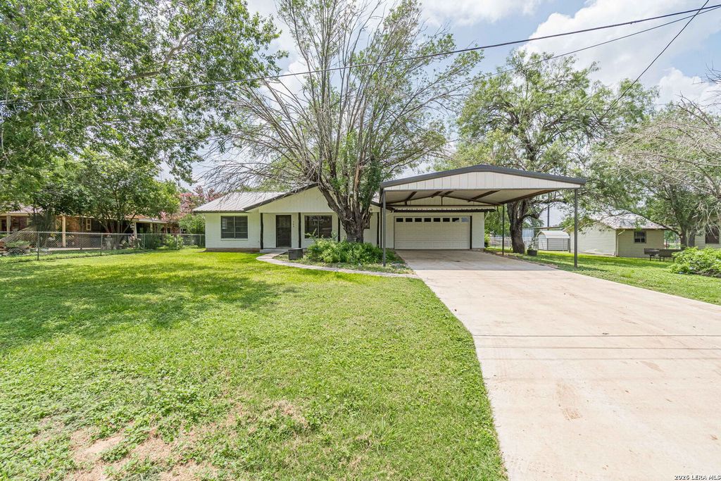 506 Magnolia, Jourdanton, TX 78026