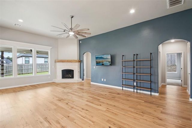 8216 Crew Lane, Edmond, OK 73034