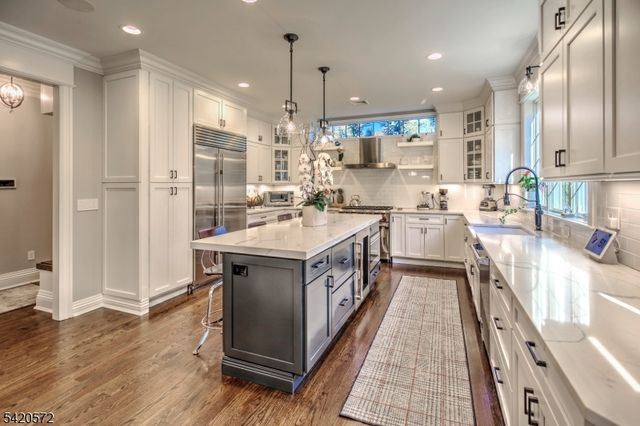 3 Meadow Ct, Madison Boro, NJ 07940