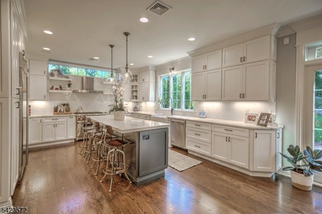 3 Meadow Ct, Madison Boro, NJ 07940