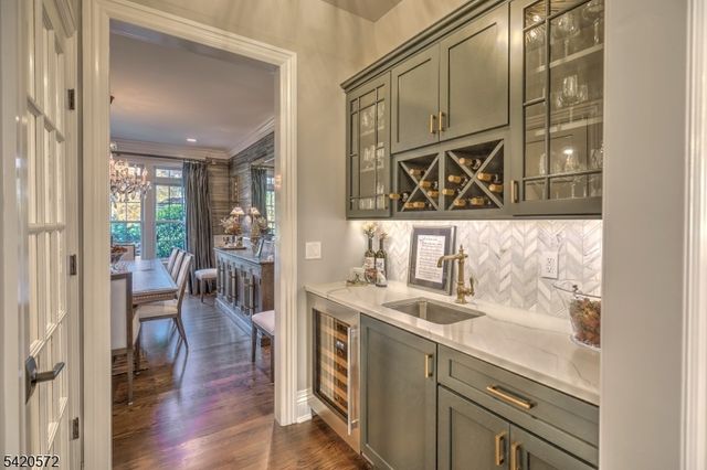 3 Meadow Ct, Madison Boro, NJ 07940