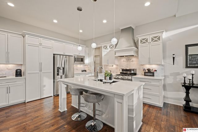 1710 N 197 Street, Elkhorn, NE 68022