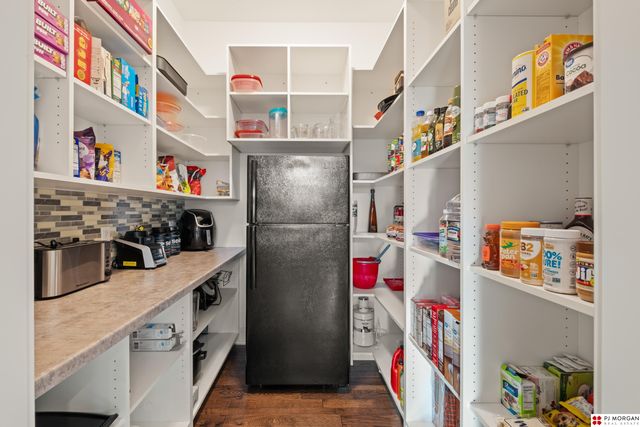 1710 N 197 Street, Elkhorn, NE 68022