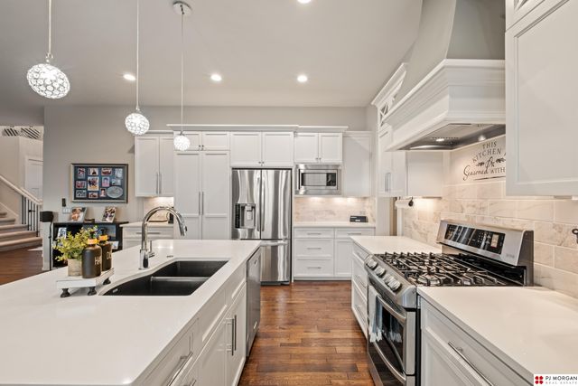 1710 N 197 Street, Elkhorn, NE 68022