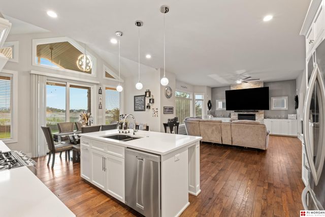 1710 N 197 Street, Elkhorn, NE 68022