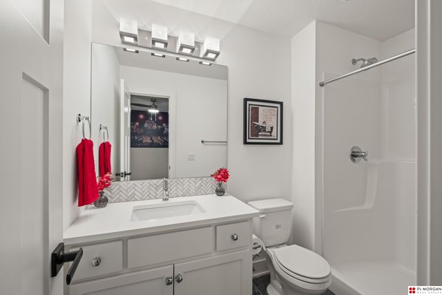 1710 N 197 Street, Elkhorn, NE 68022