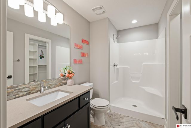 1710 N 197 Street, Elkhorn, NE 68022