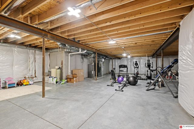 1710 N 197 Street, Elkhorn, NE 68022