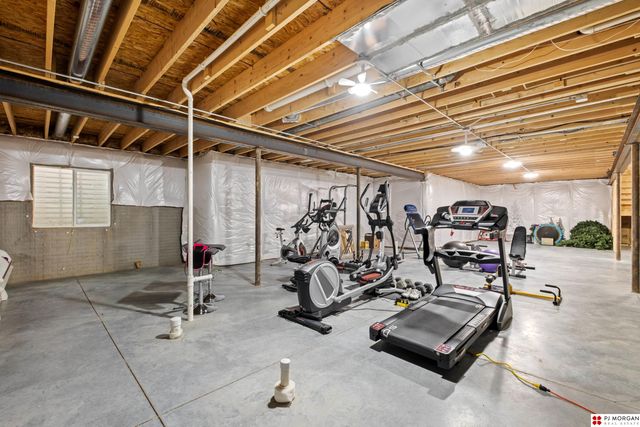 1710 N 197 Street, Elkhorn, NE 68022