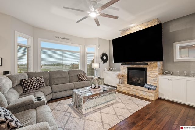 1710 N 197 Street, Elkhorn, NE 68022