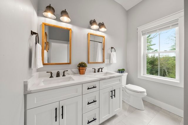 7 Stanley Ln, Carver, MA 02330
