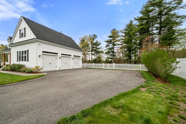 7 Stanley Ln, Carver, MA 02330
