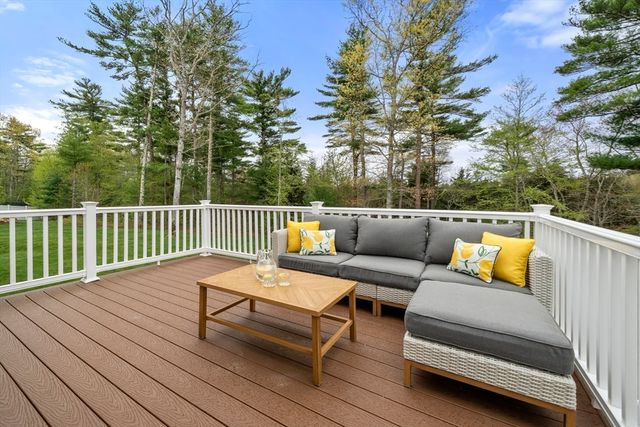 7 Stanley Ln, Carver, MA 02330