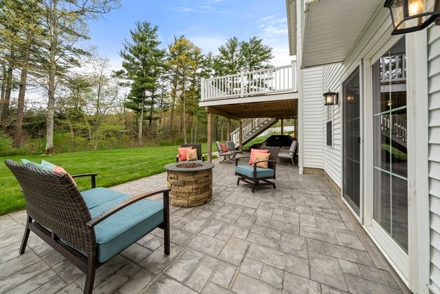 7 Stanley Ln, Carver, MA 02330