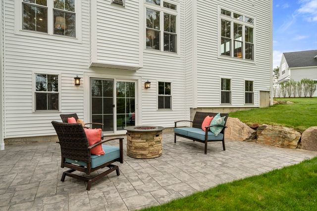7 Stanley Ln, Carver, MA 02330