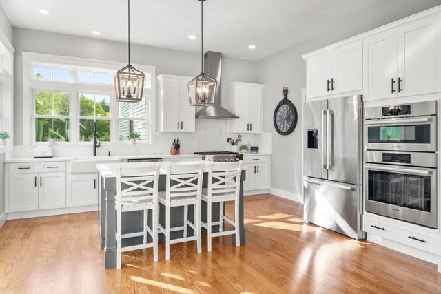 7 Stanley Ln, Carver, MA 02330