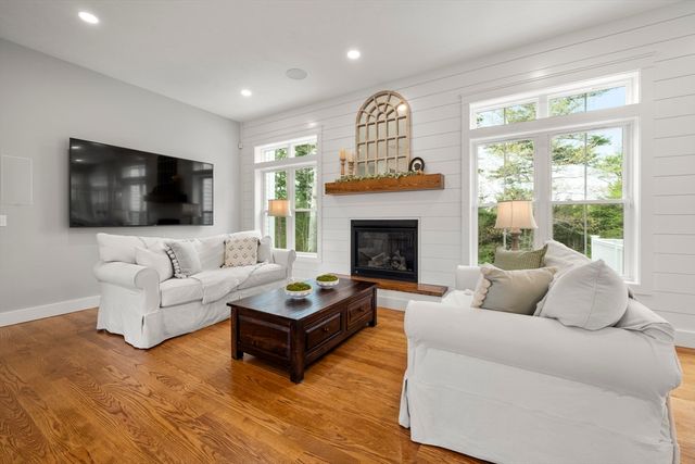 7 Stanley Ln, Carver, MA 02330