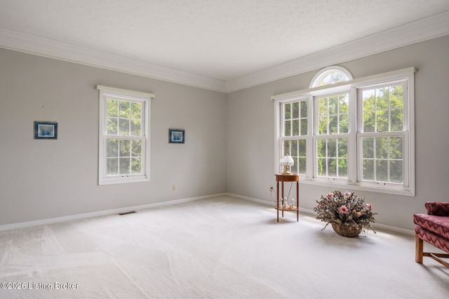 2005 Old Sorrell Ln, La Grange, KY 40031
