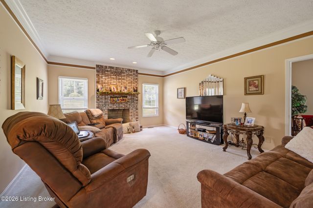 2005 Old Sorrell Ln, La Grange, KY 40031