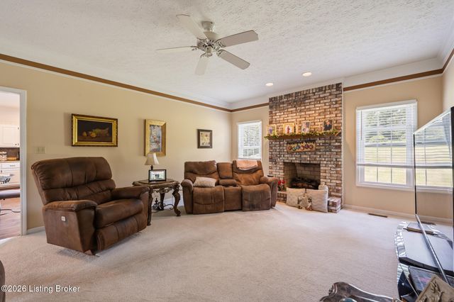 2005 Old Sorrell Ln, La Grange, KY 40031